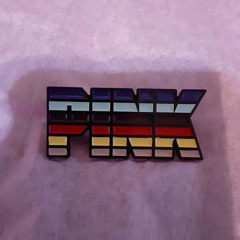 😀VS PINK RAINBOW PIN😀